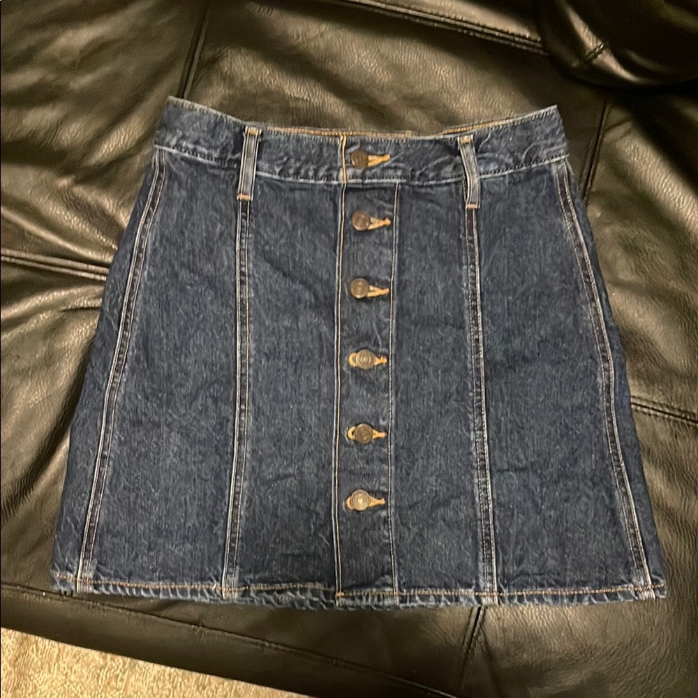 Levi's A-Line Denim Mini Skirt Button Front Size 26